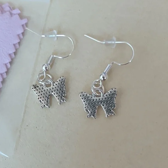 Handcrafted Small Bow Dangle Earrings New - Picture 2 of 2